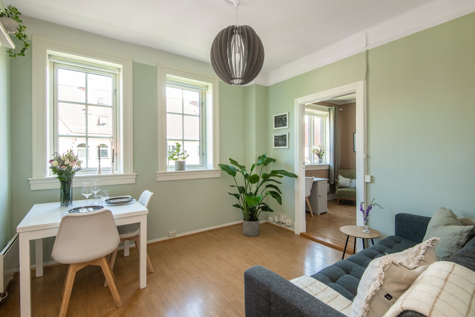 Lys og innbydende 2-roms andelsleilighet med en rekke ettertraktede kvaliteter! Galleribilde