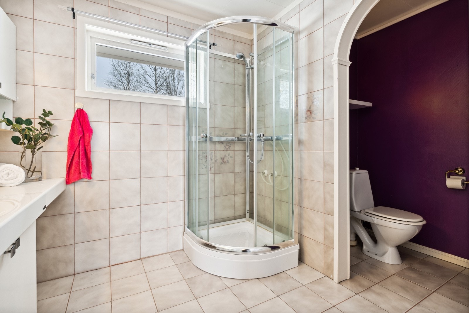 Bad med dusjkabinett. Galleribilde