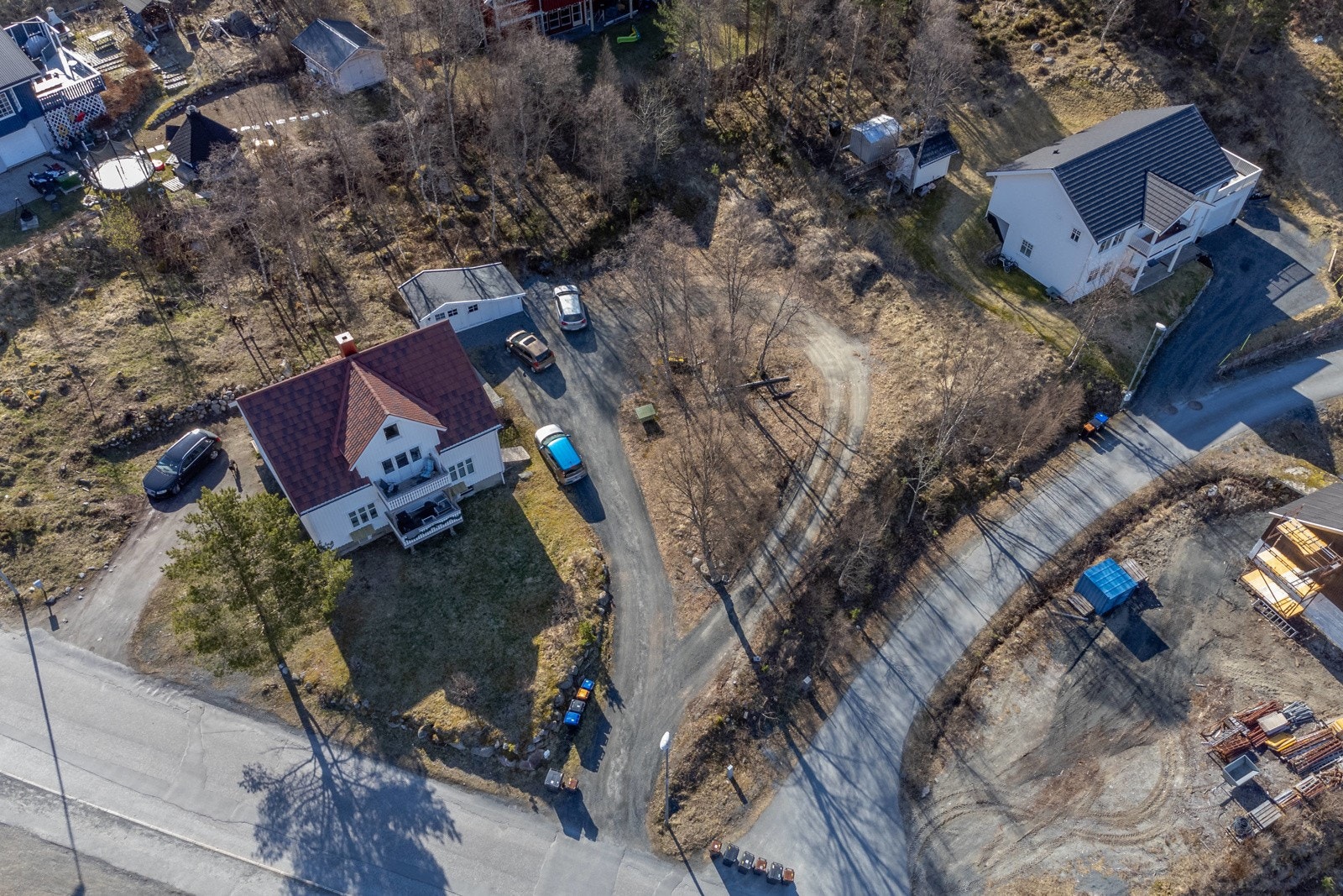 Tomta er i et etablert boligfelt Galleribilde