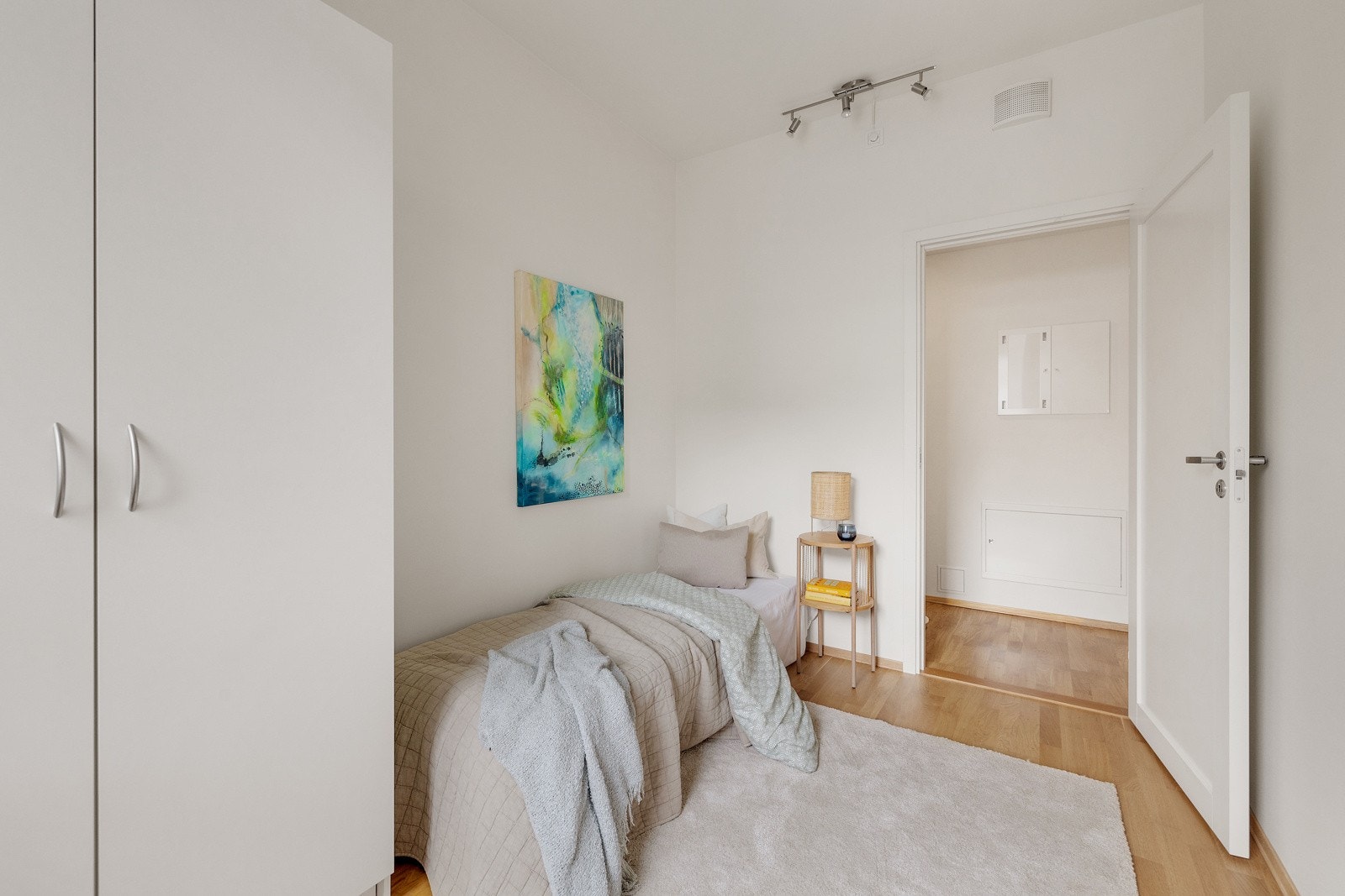 Rommet har tilgang til praktisk bod Galleribilde