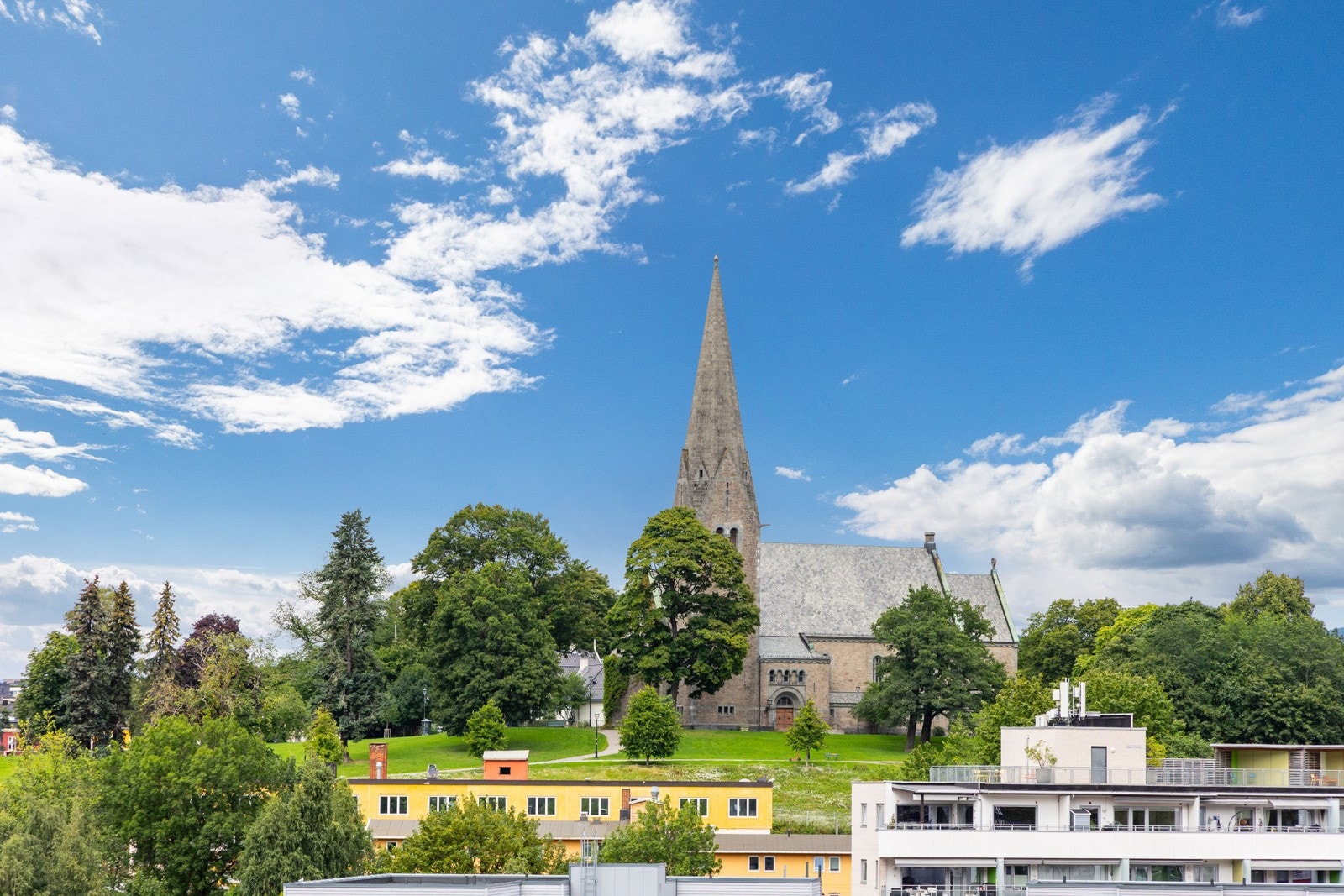 Fantastisk utsikt til Vålerenga kirke Galleribilde