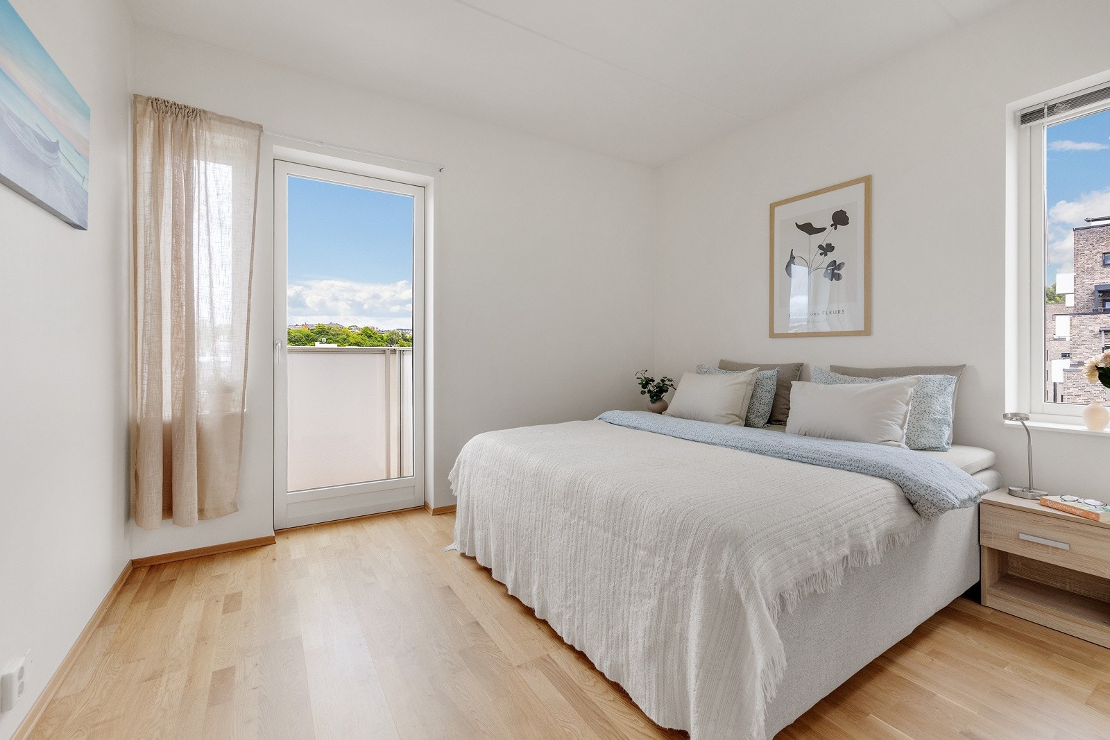 Soverom I er av god størrelse med plass til dobbeltseng Galleribilde