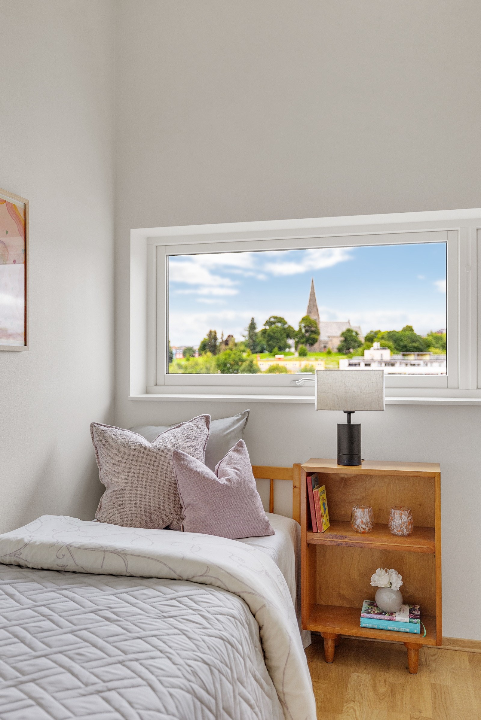 Lyst og fint soverom Galleribilde