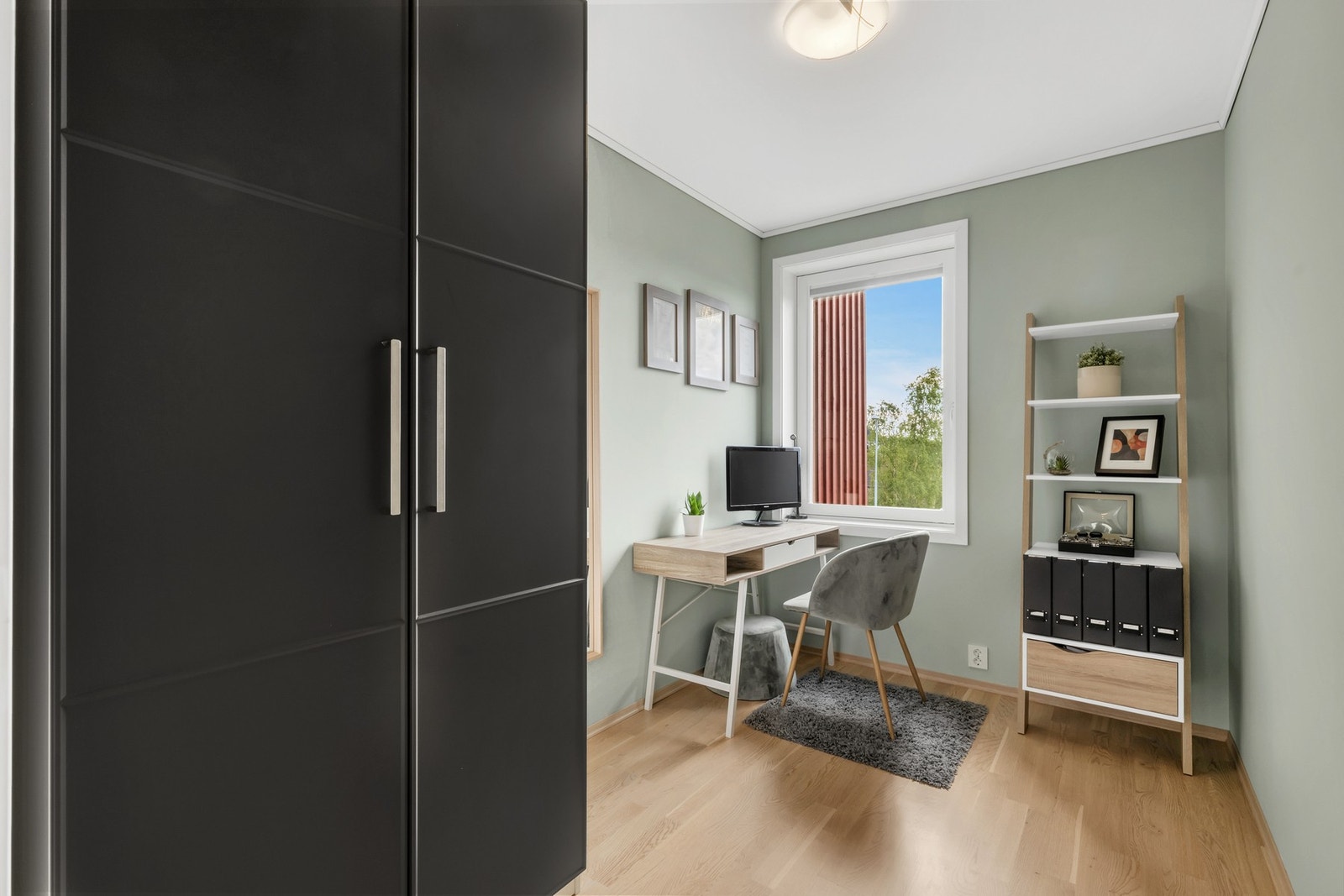 Alle rom er malt i tidsriktige fargetoner. Galleribilde