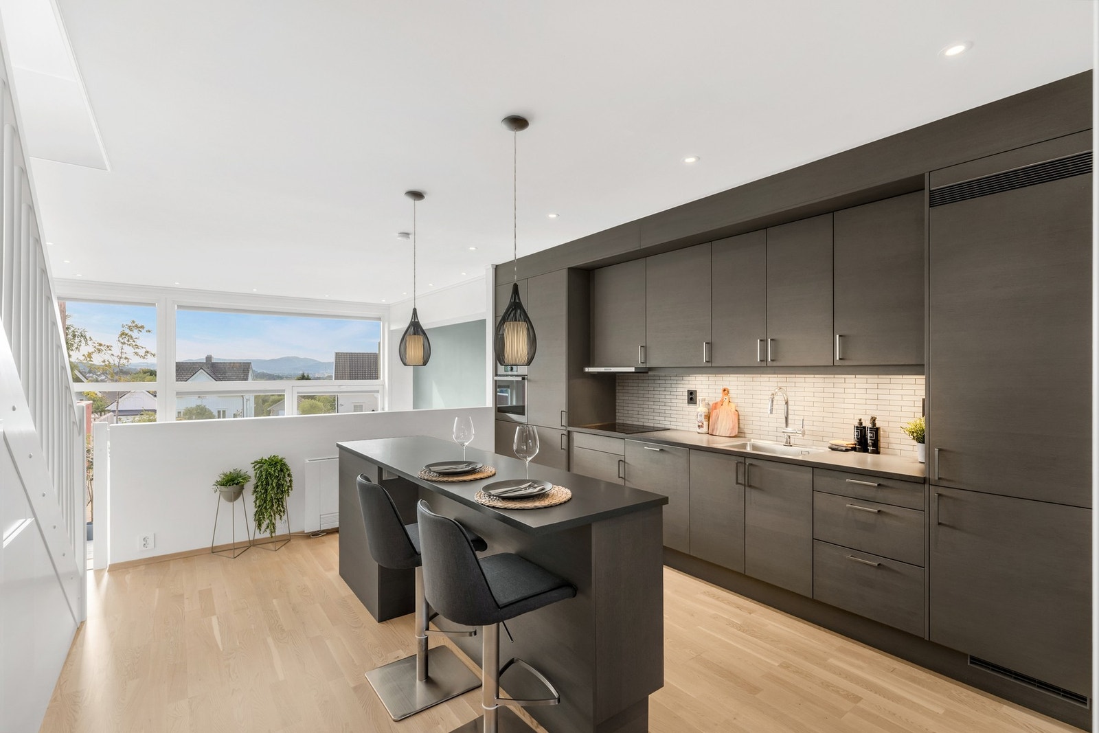 Vesentlig oppgradert kjøkken fra Sigdal med kvalitetshvitevarer. Galleribilde