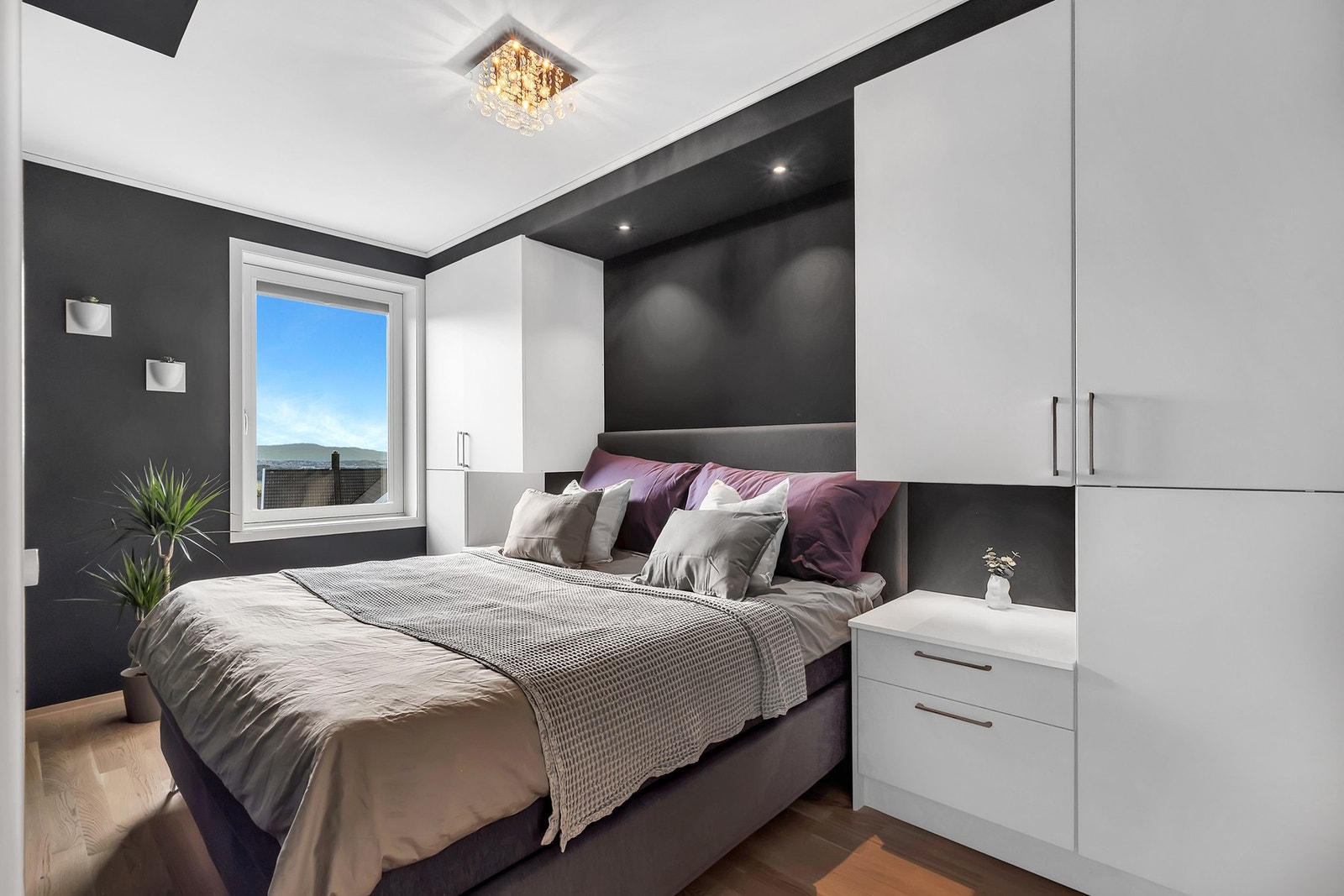 I 2. etasje er det hele fire soverom, hvor hovedsoverommet er på 11 kvm. Galleribilde