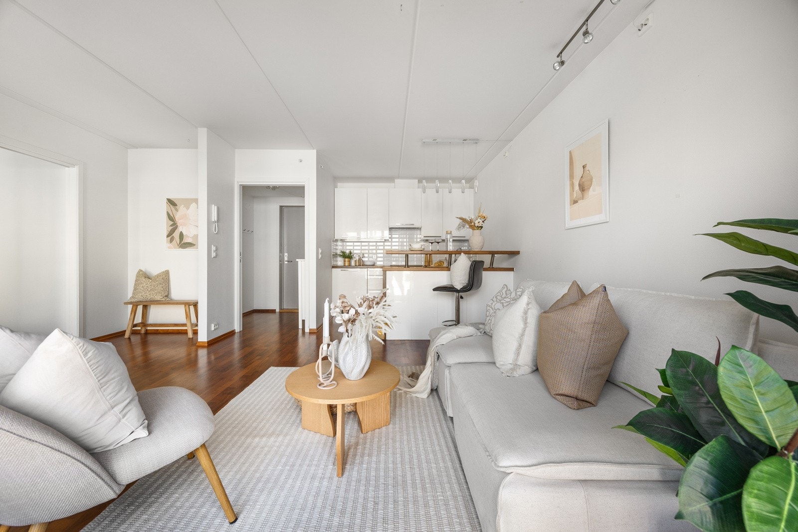 God plass til å innrede kontorplass i nisje mellom stue og soverom. Galleribilde