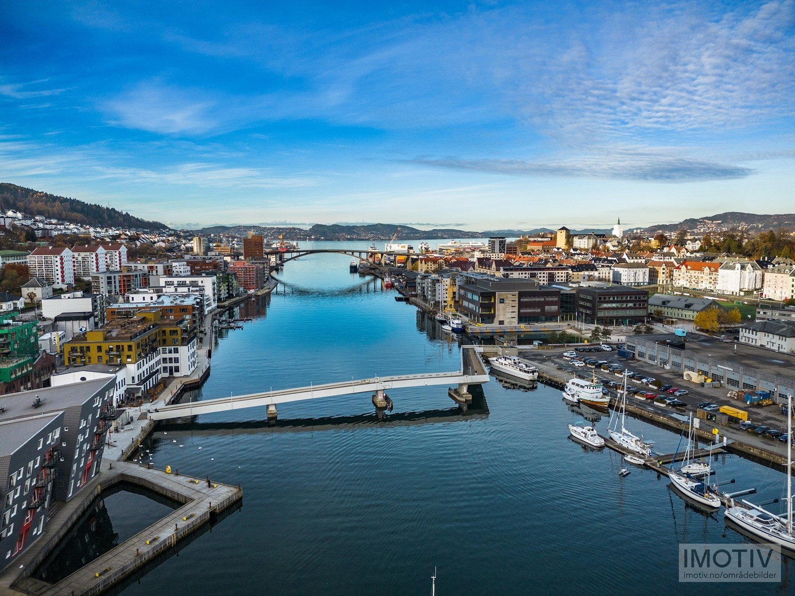 - Fra BI kan du komme deg over Damsgårdssundet til Damsgård - Galleribilde