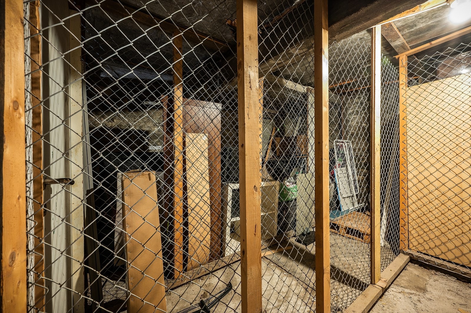 - Leiligheten disponerer en ekstern bod på 5m² tilsvarende denne - gull verdt for ekstra oppbevaring! - Galleribilde