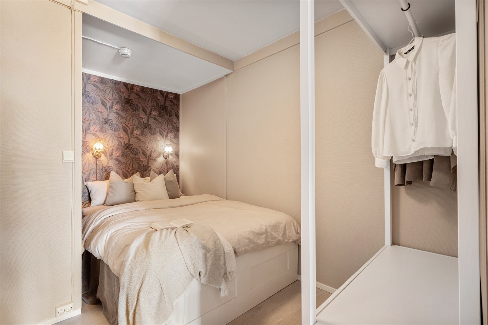 - Delikate fargevalg byr inn til en god natts søvn. Kontrastveggen bidrar til et unikt uttrykk - Galleribilde