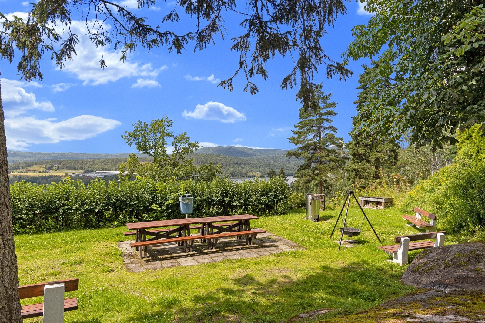 Området byr på fantastiske muligheter for friluftsliv sommer som vinter. Galleribilde