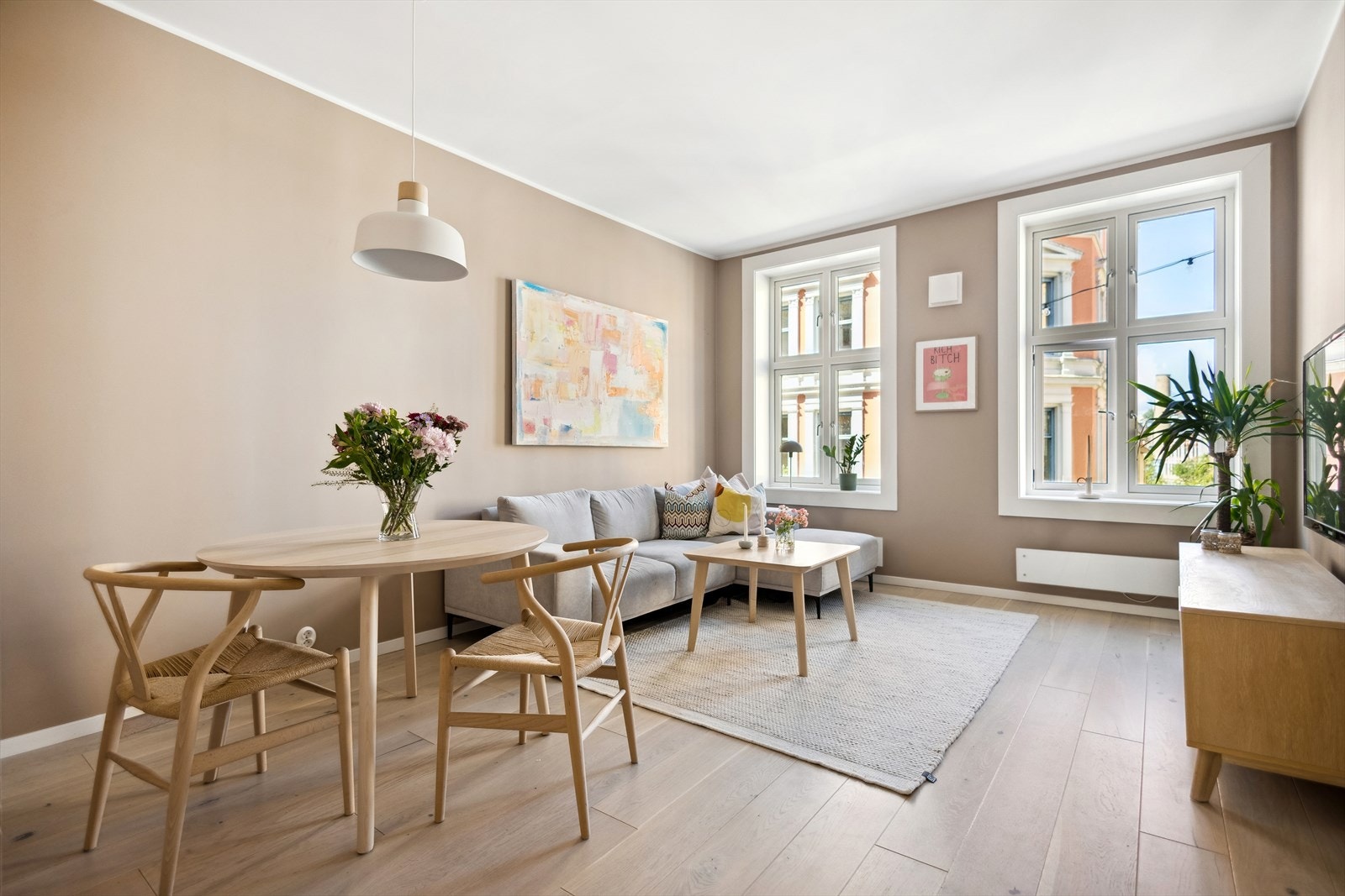 En lekker og gjennomgående leilighet, beliggende midt i et yrende bymiljø på Grünerløkka Galleribilde