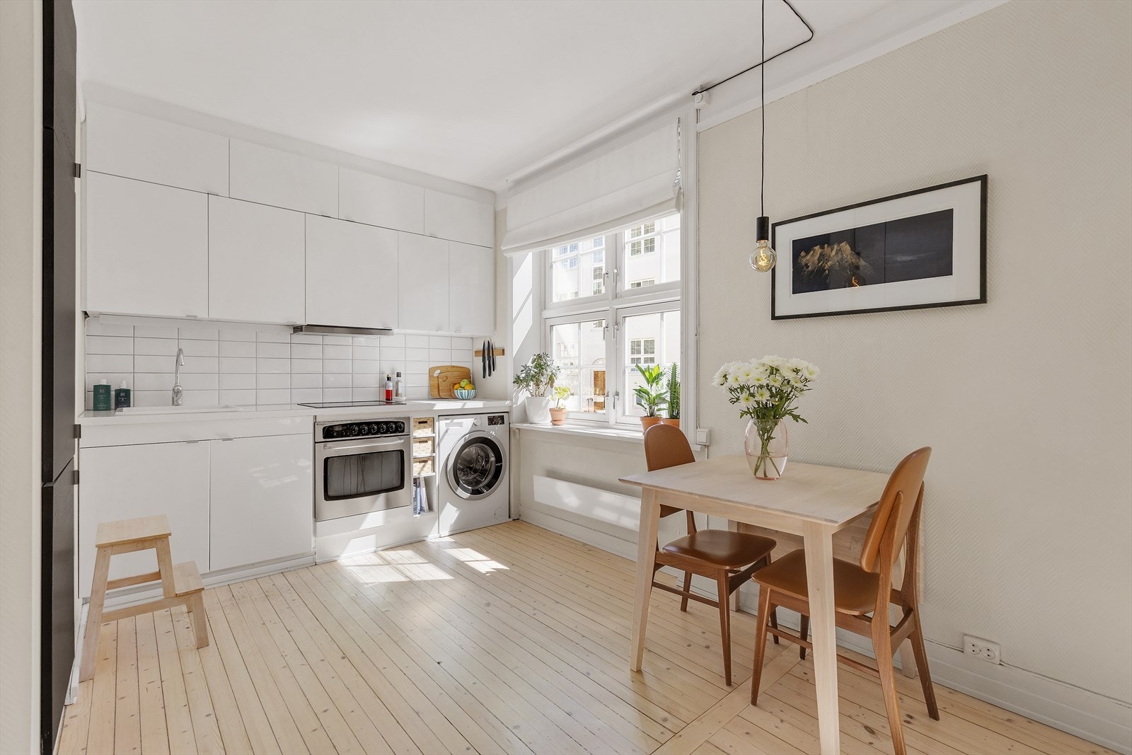 Her er det også god plass til kjøkkenbord. Galleribilde