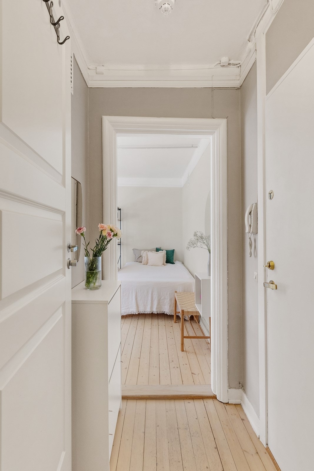 Lys. flott og romslig entrè. Galleribilde