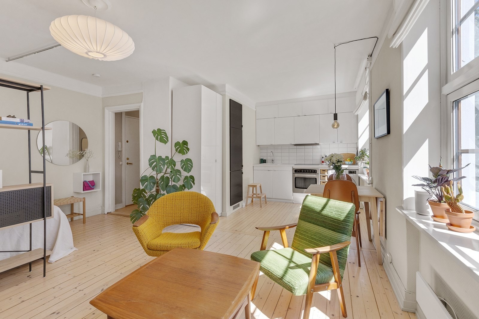 Kjøkken og stue i åpen løsning. Galleribilde