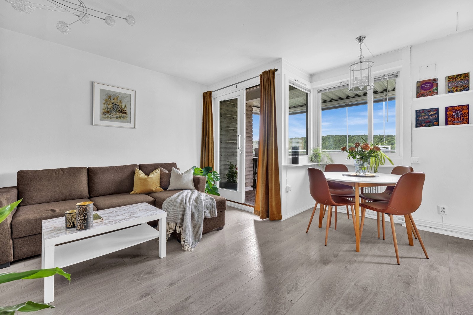 Stuen har gode innredningsmuligheter. Galleribilde