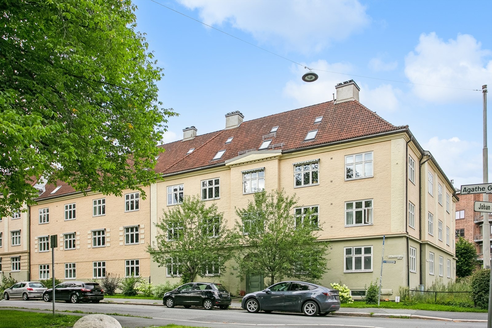 Leiligheten ligger beliggende i hjørnet av Langgården, med umiddelbar nærhet til Torshovparken. Galleribilde
