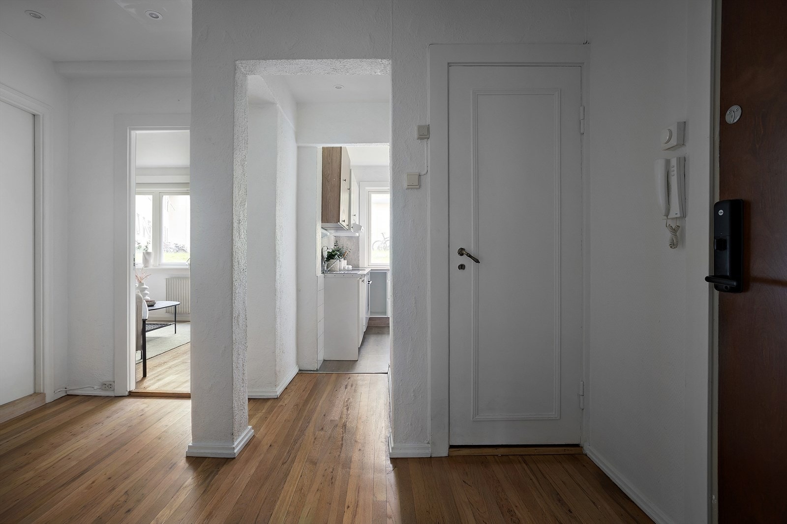 I tilknytning til entréen finner du et separat toalettrom Galleribilde