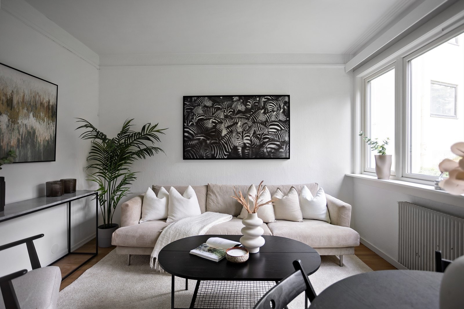 Spennende 4-roms selveierleilighet med ettertraktet adresse og beliggenhet. Godt med lysinnslipp fra de store vinduene Galleribilde