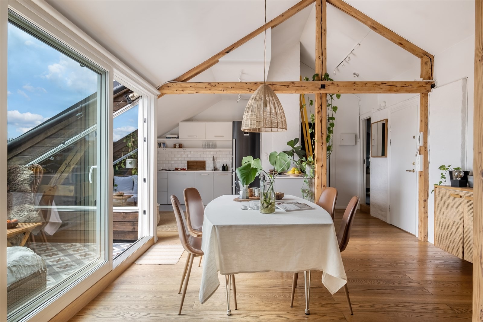 Leiligheten er malt i delikate og tidsriktige farger. Galleribilde