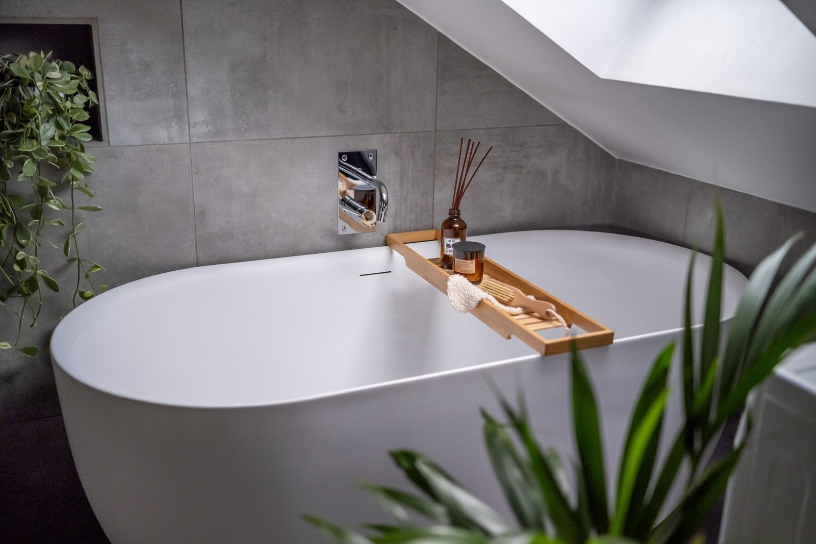 Lekkert designbadekar fra danske Pulcher. Armatur fra Tapwell. Galleribilde