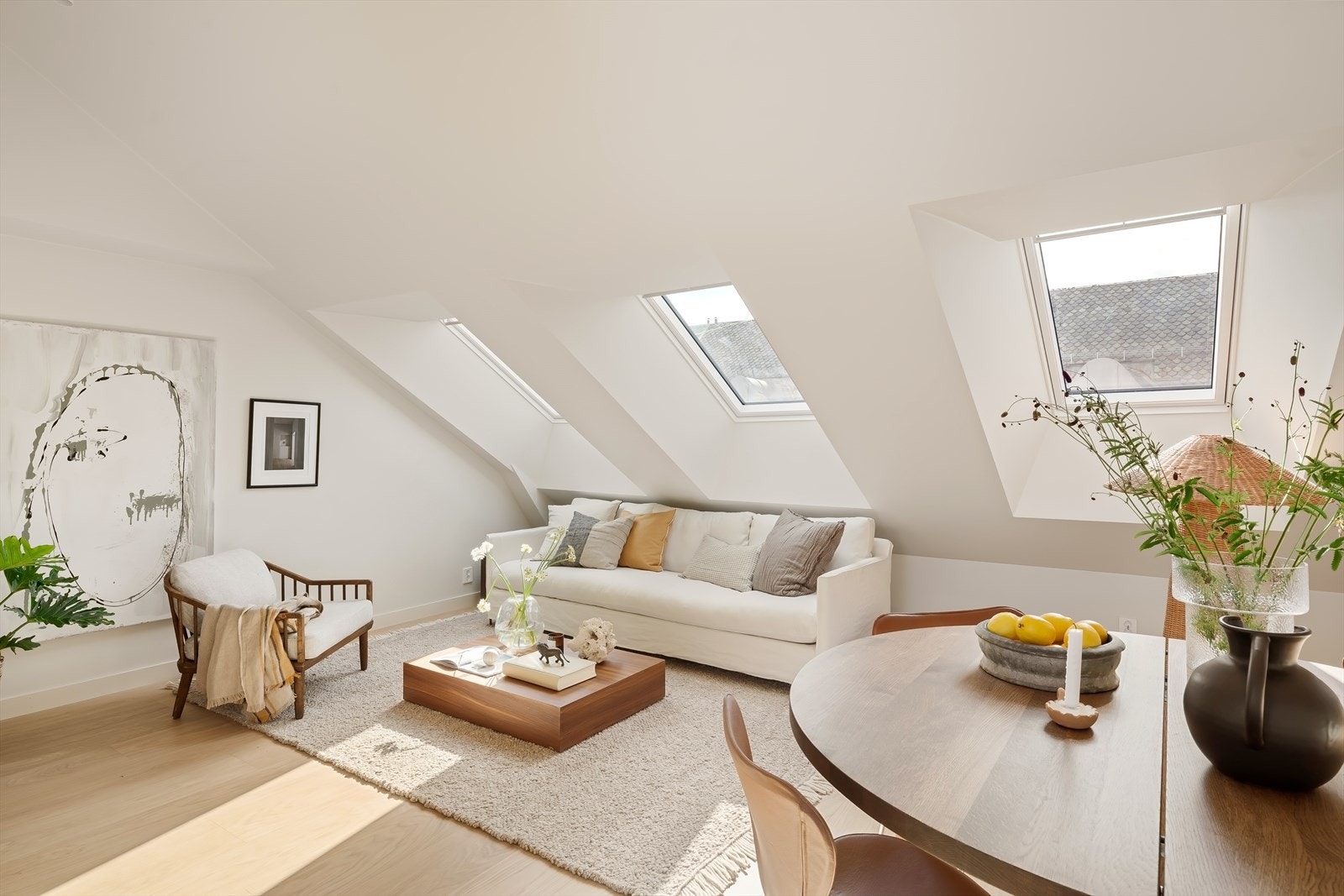 Pen enstavsparkett på gulv med ekstra bredde på hvert bord. Galleribilde