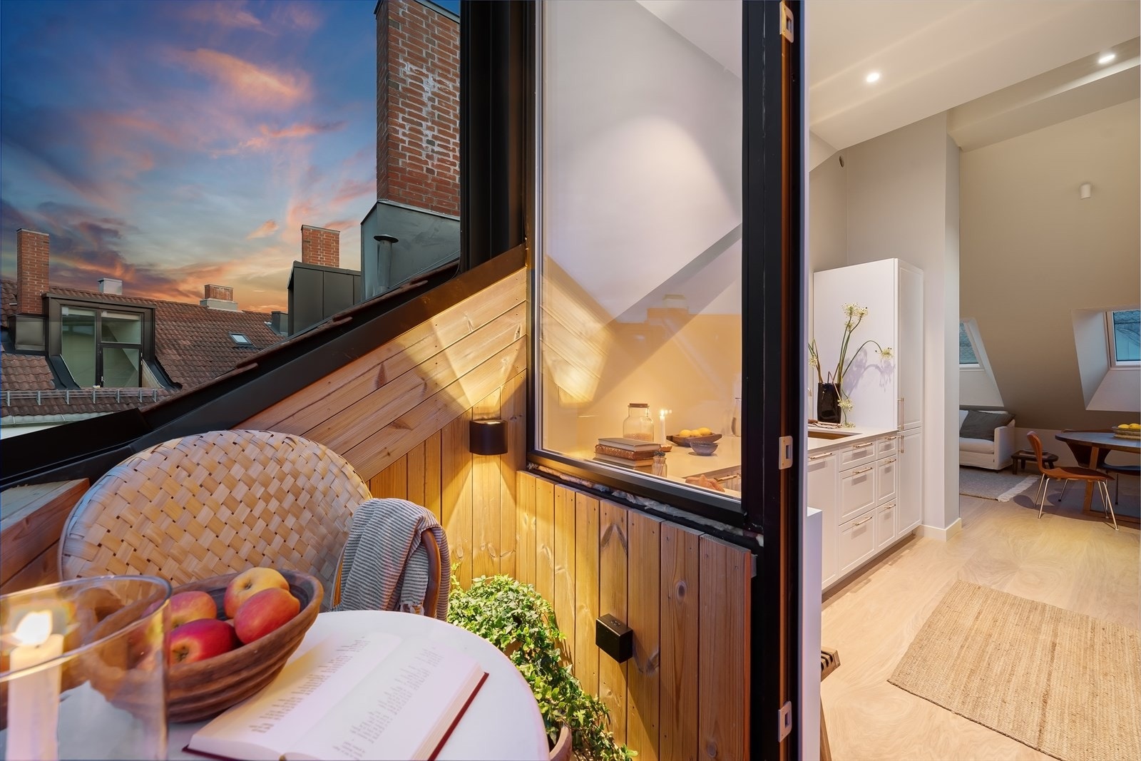 Leiligheten har en privat takterrasse mot indre gårdsrom. Galleribilde