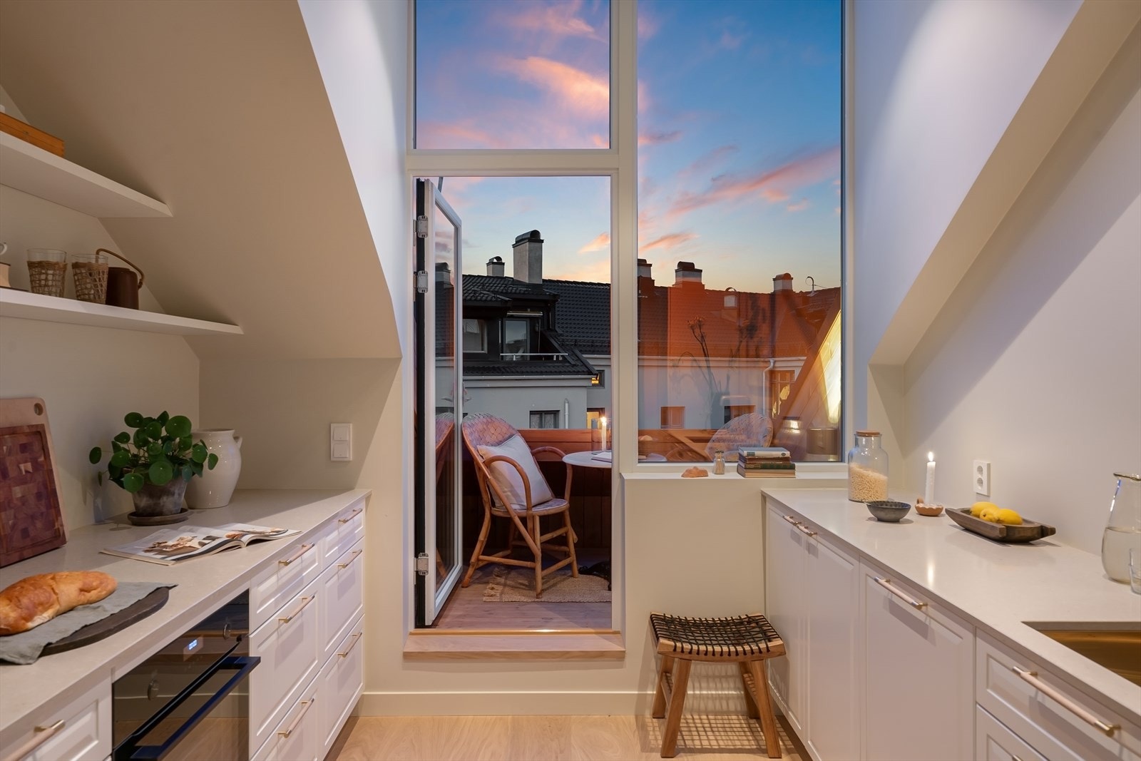 Utgang fra kjøkken til den herlige takterrassen. Galleribilde