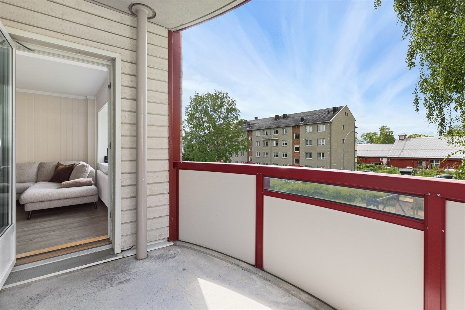 Hyggelig, overbygd balkong som er vestvendt og har gode solforhold. Galleribilde