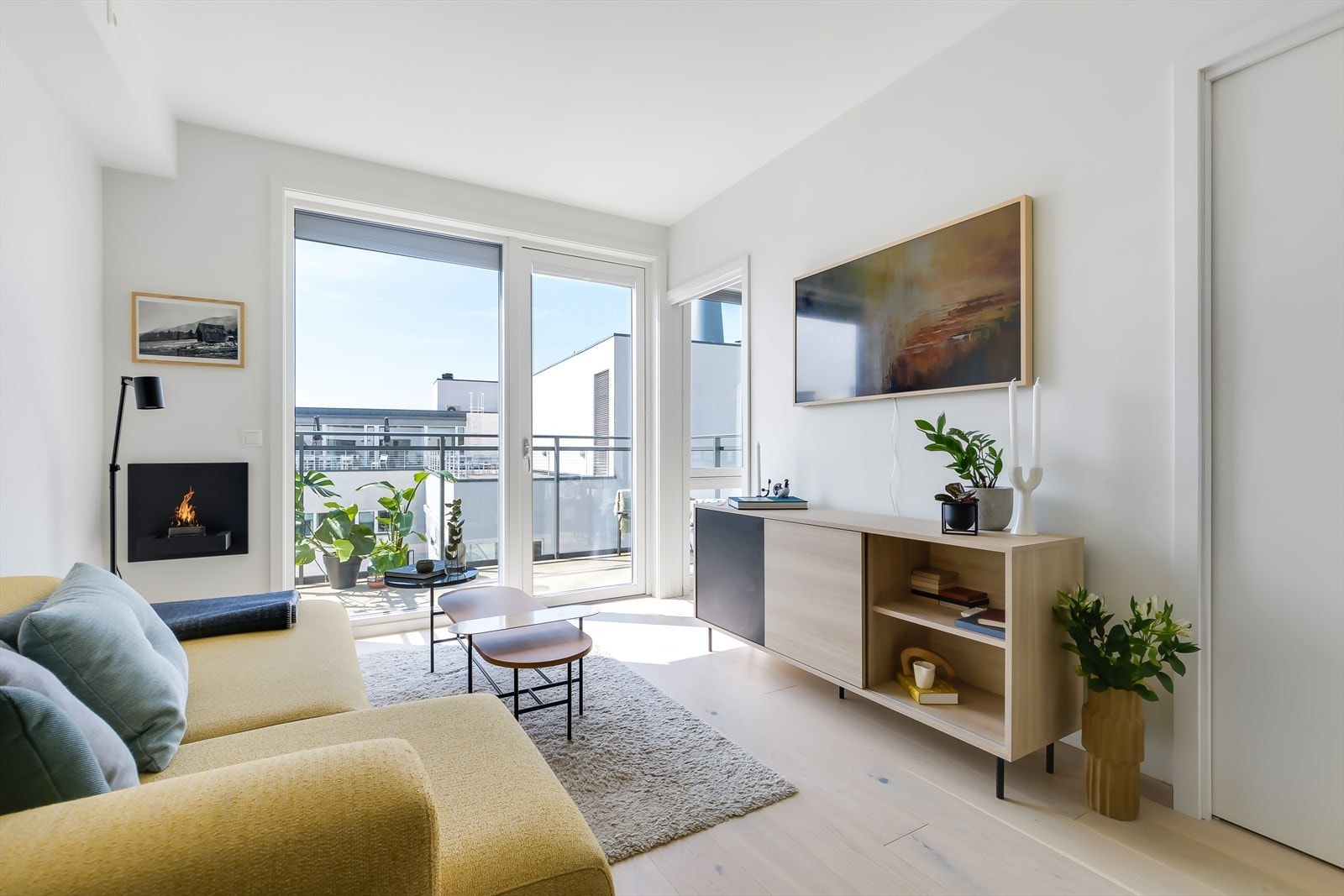 Fra stuen er det direkte adkomst til en vestvendt balkong på 7 m². Galleribilde