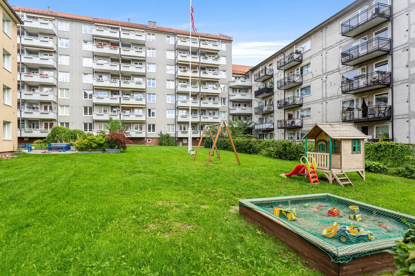 Flott opparbeidet bakgård Galleribilde