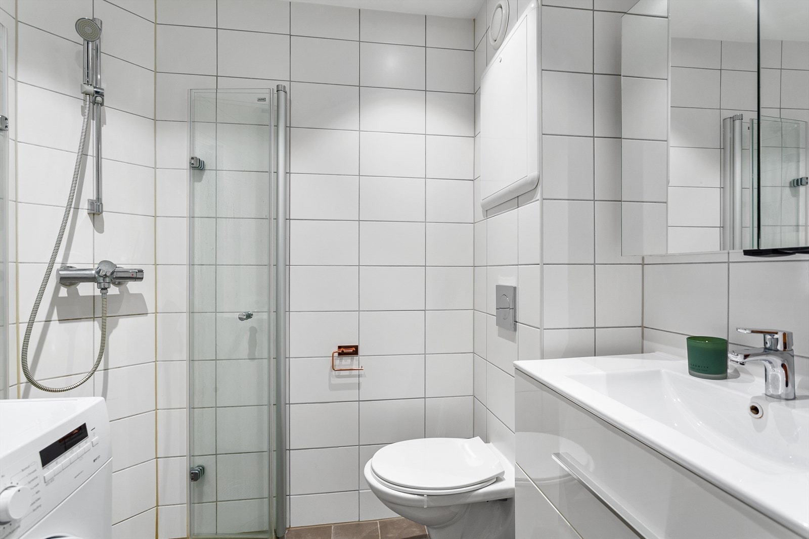 Pent flislagt baderom, totalrenovert i 2016 i regi av borettslaget Galleribilde