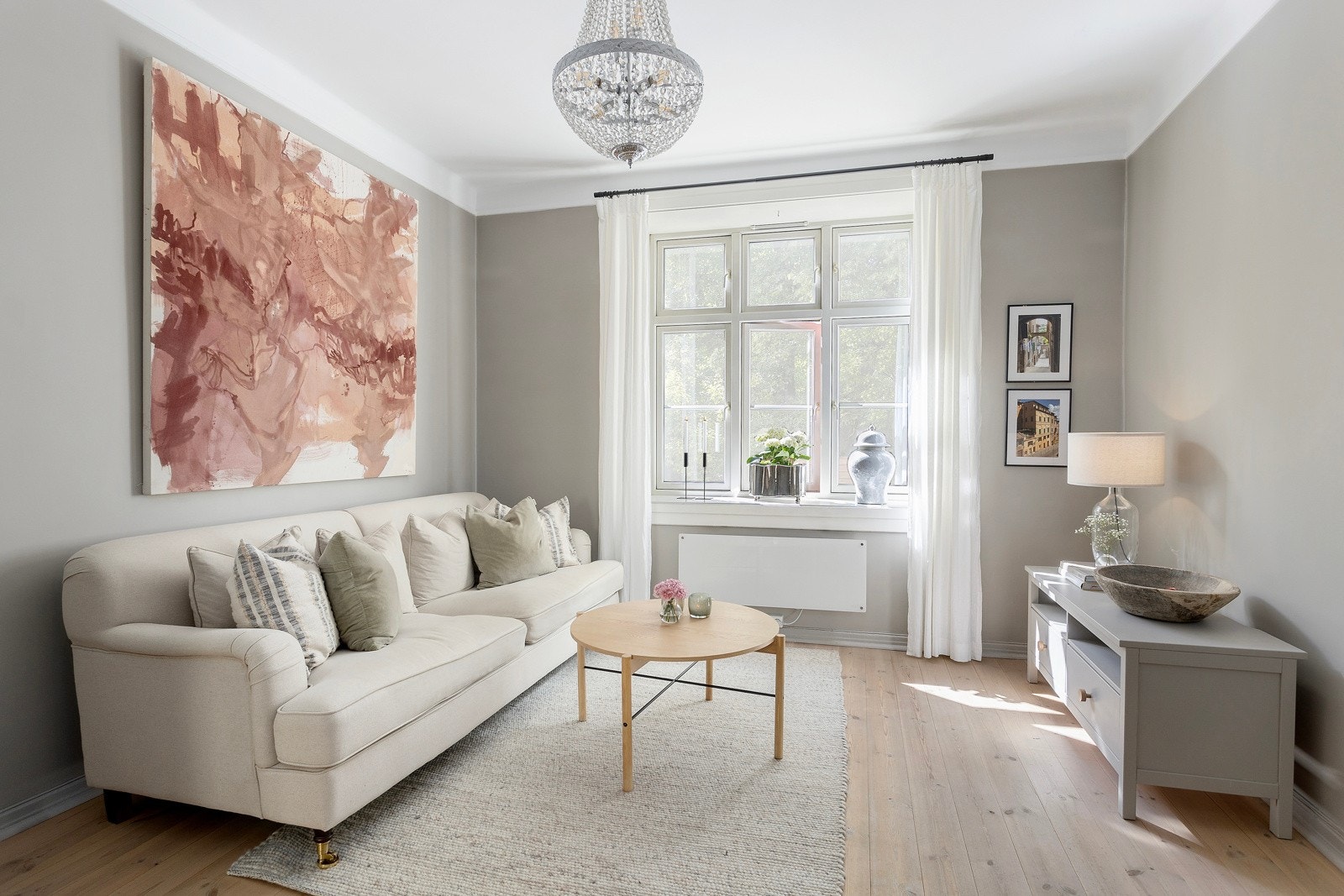 Nydelig, klassisk Torshovleilighet med en gjennomgående planløsning. Galleribilde