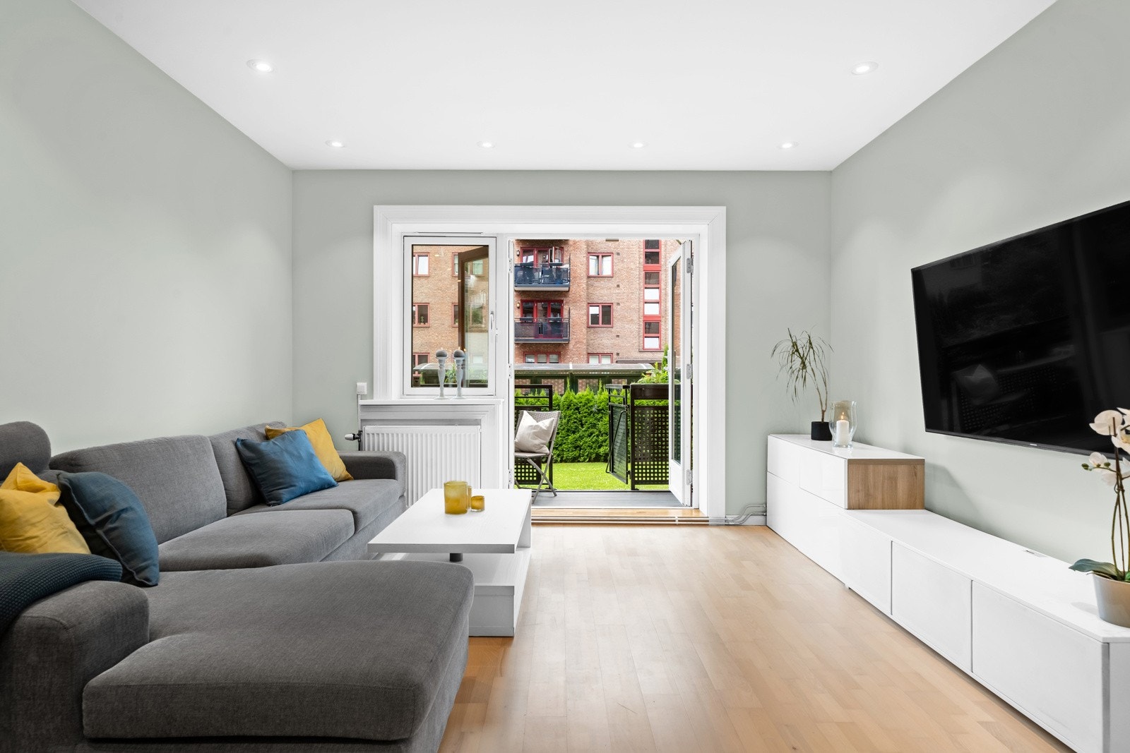 Fra stuen er det direkte adkomst til en hyggelig balkong på ca. 4 m². Galleribilde