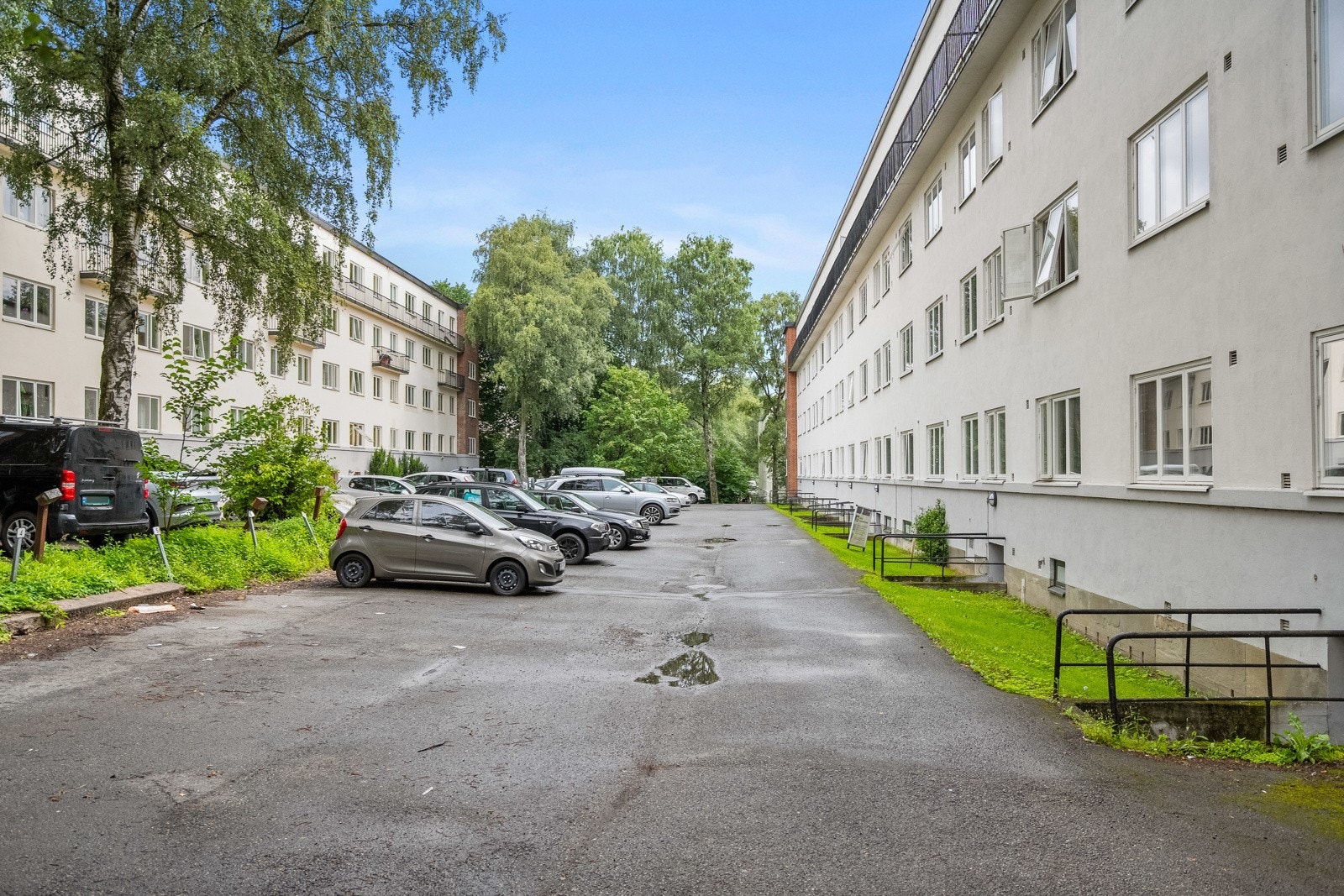 Sameiet har 35 parkeringsplasser til utleie. Styret har inngått avtale med EuroPark AS for utleie av p-plassene. Galleribilde