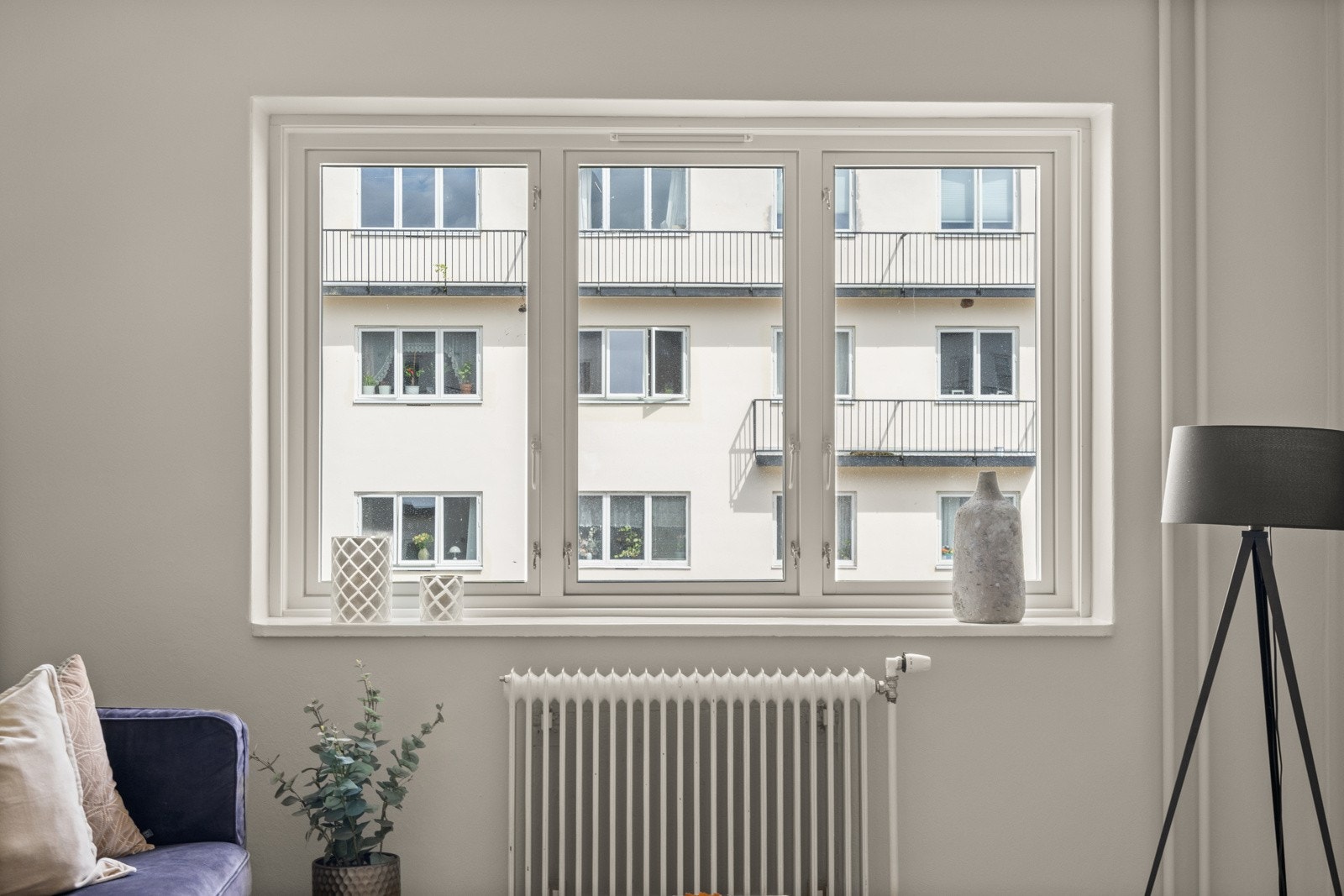 Vinduer fra 2019 som slipper inn rikelig med naturlig lys og luft. Galleribilde
