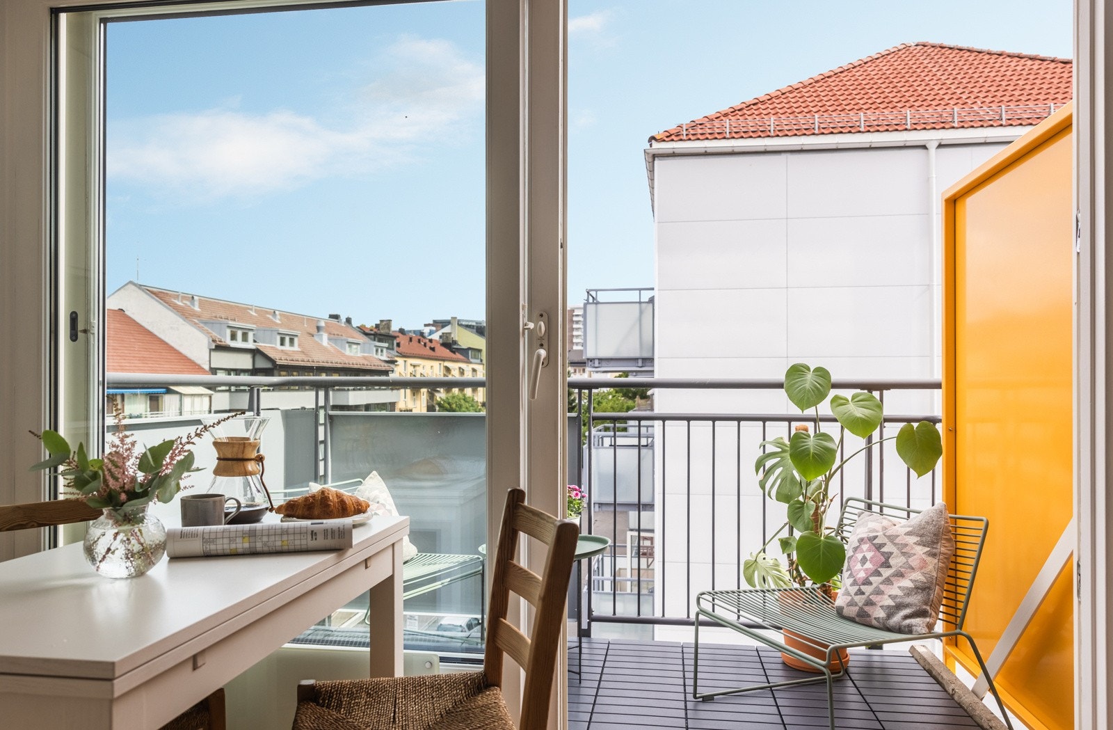 Fra stuen er det utgang til en nordøstvendt balkong på ca. 4m². Galleribilde