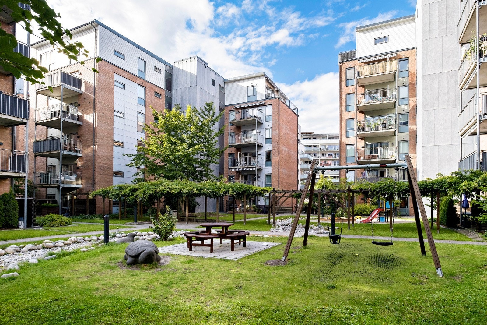 Grønt atrium i bakgården. Galleribilde