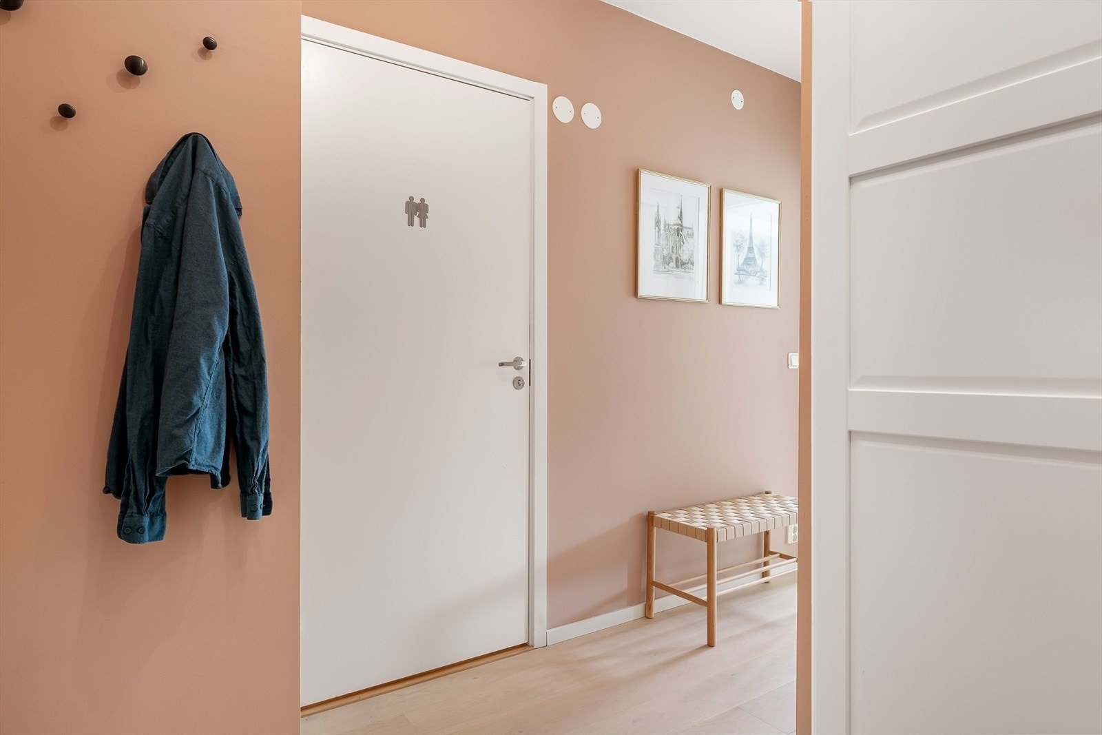 Innbydende og romslig inngangsparti. Galleribilde