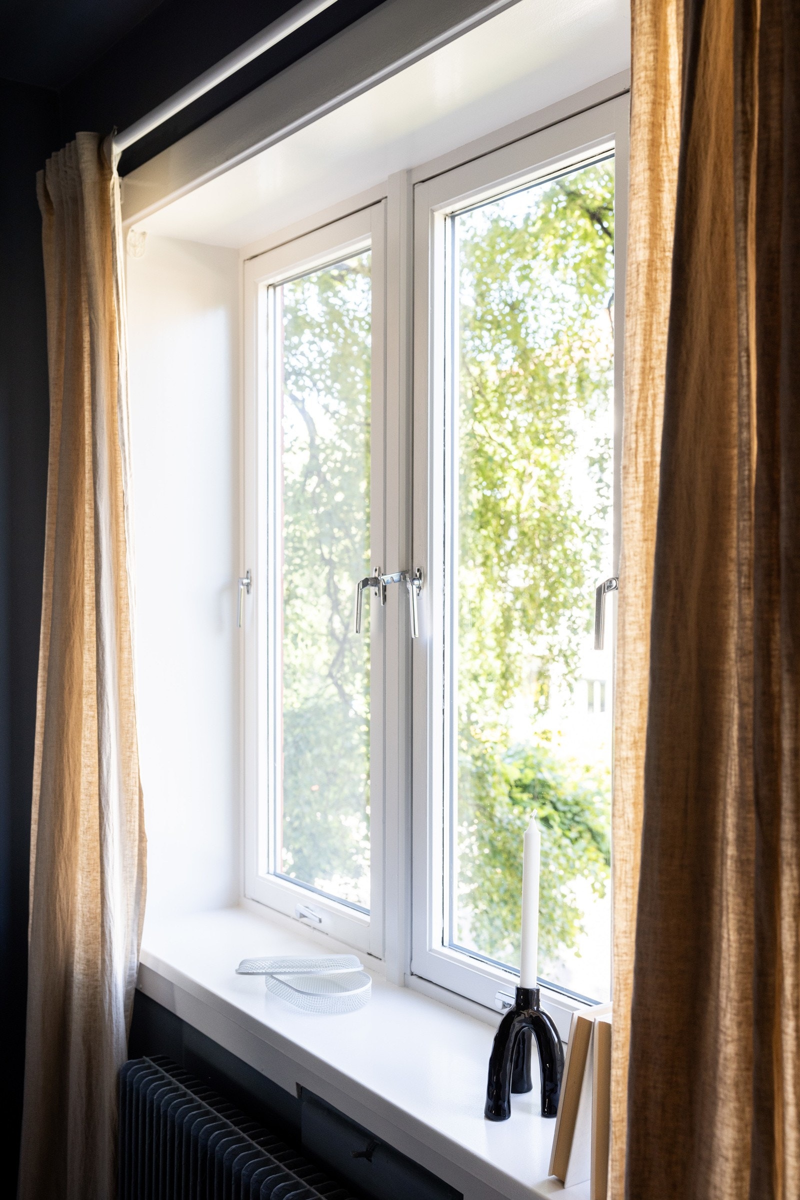 Boligen disponerer både loftsbod (gulvareal på 7 kvm.) Målbart areal 3 kvm. og kjellerbod på ca. 3 kvm. Galleribilde