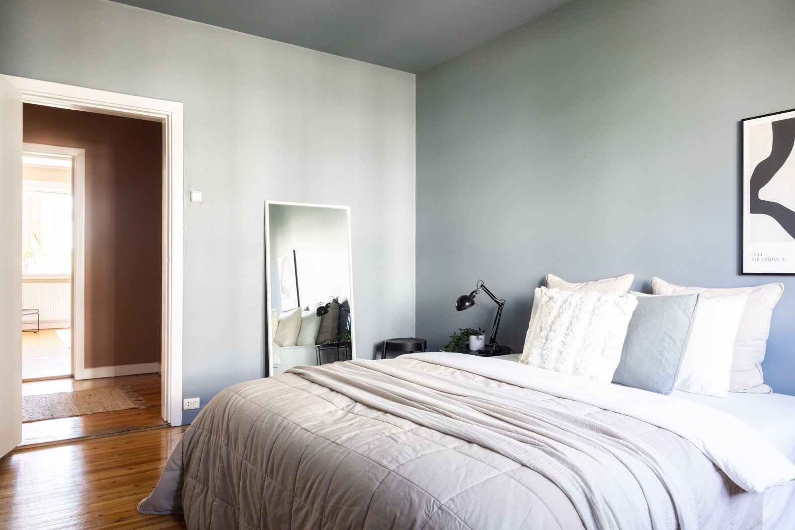 Det er også plass til f.eks. hjemmekontor eller andre kommodeløsninger om ønskelig. Galleribilde