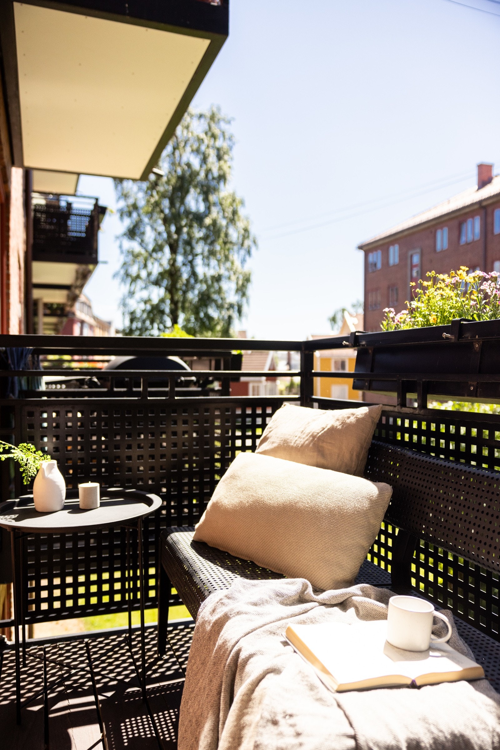 Balkongen har fine solforhold og plass til utemøbler. Galleribilde