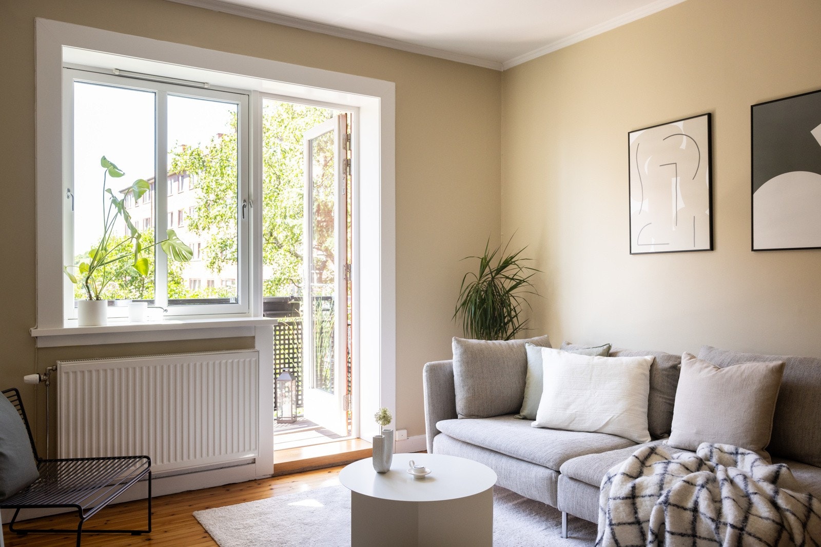 Det er god plass til sofagruppe med tilhørende møblement. Galleribilde