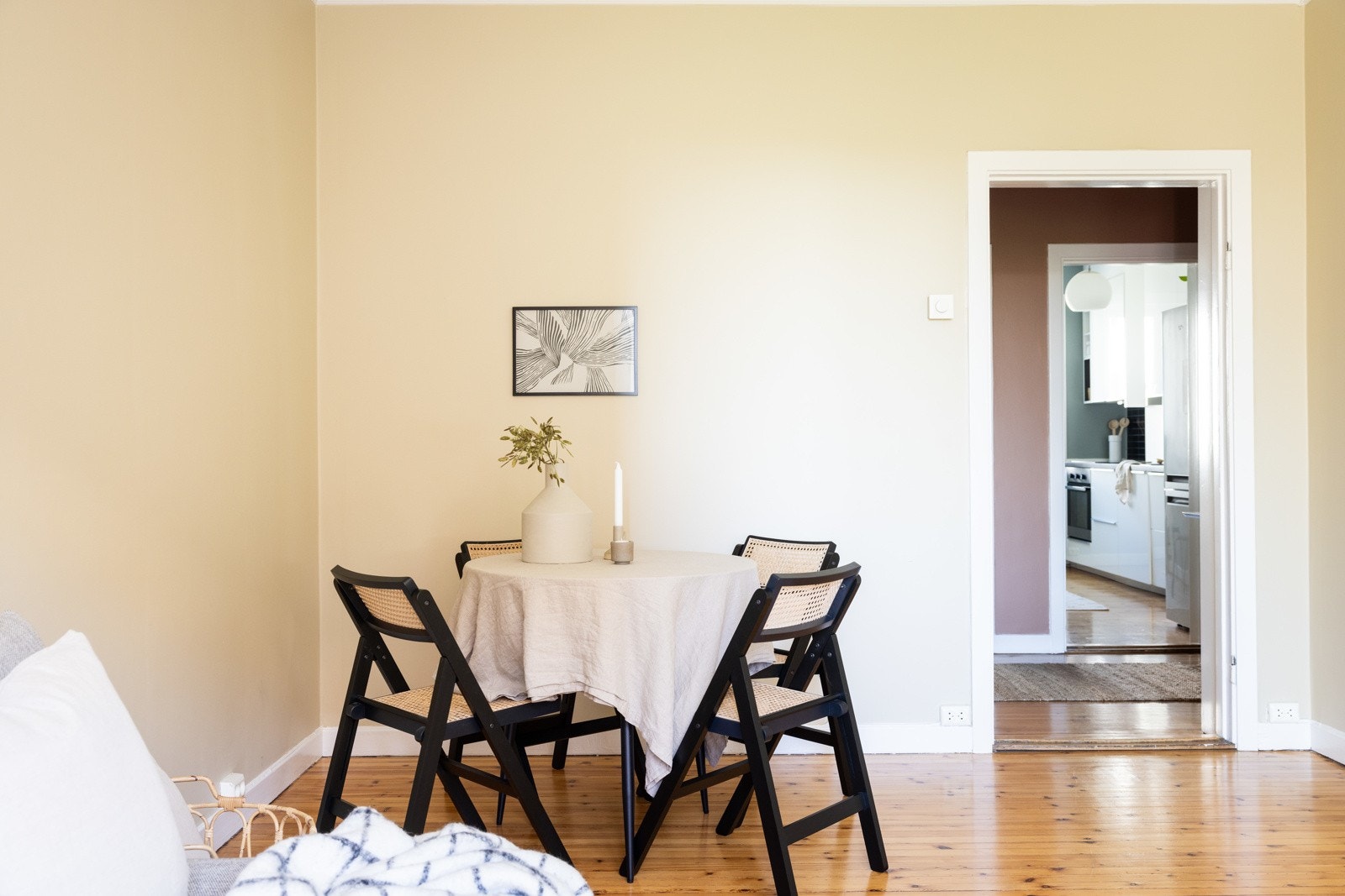 I stuen er det god plass til spisebord. Galleribilde