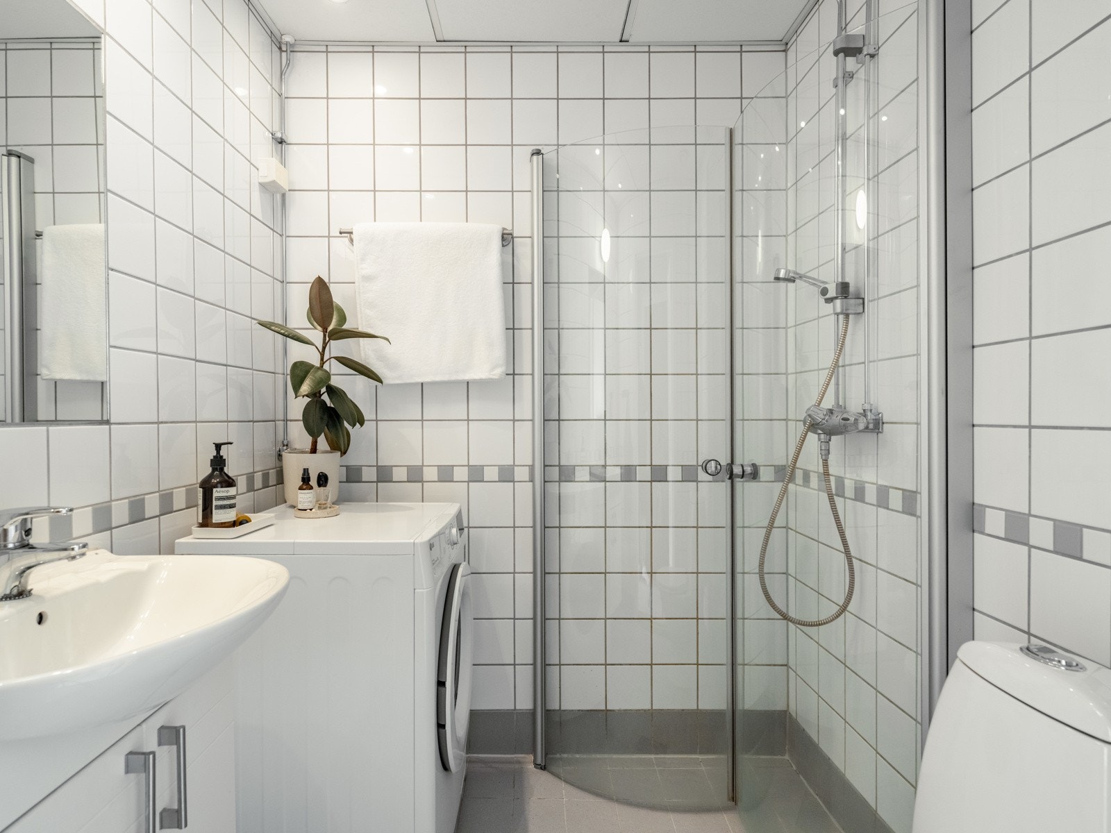 Pent flislagt bad, pusset opp i regi av borettslaget. Galleribilde