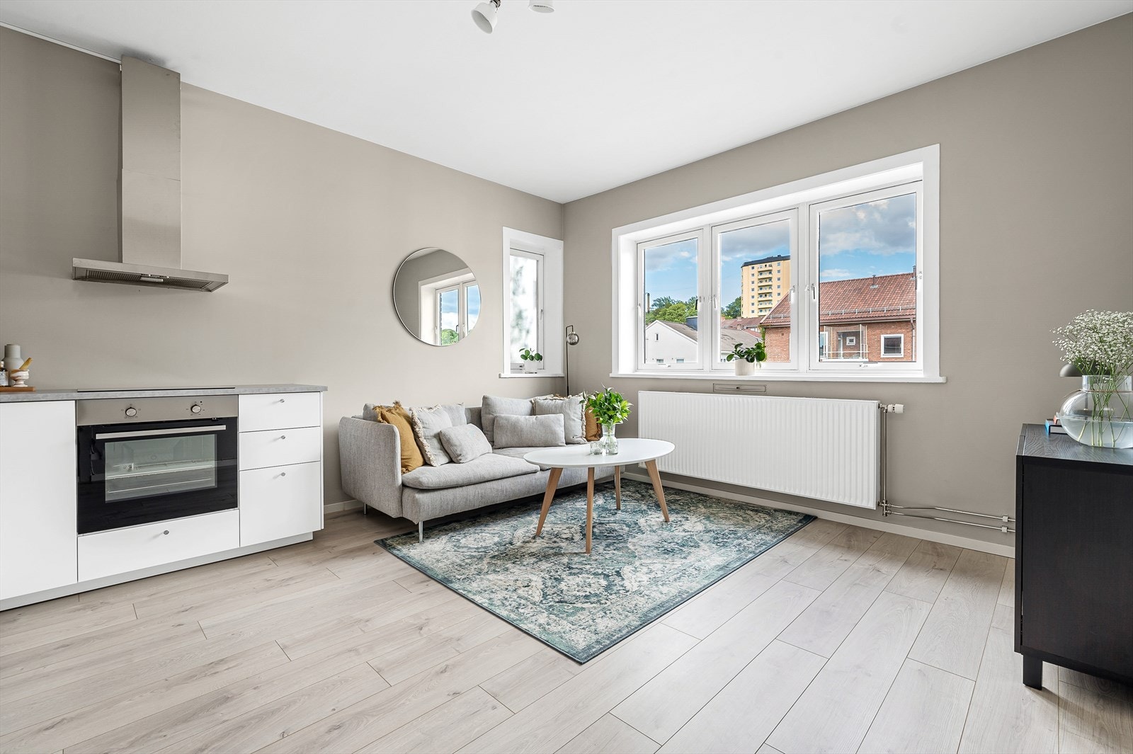 Oppvarming via radiatorer er inkludert i felleskostnader. Galleribilde