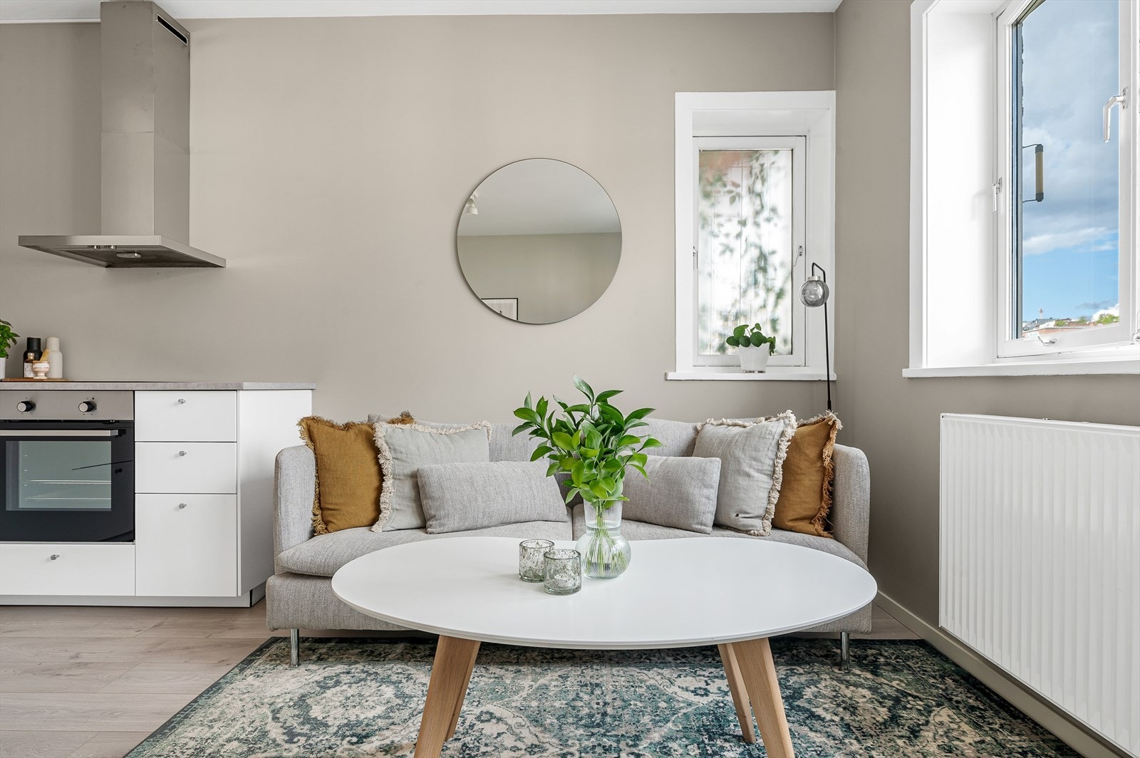 Perfekt sofakrok - omringet av store vindusflater. Galleribilde