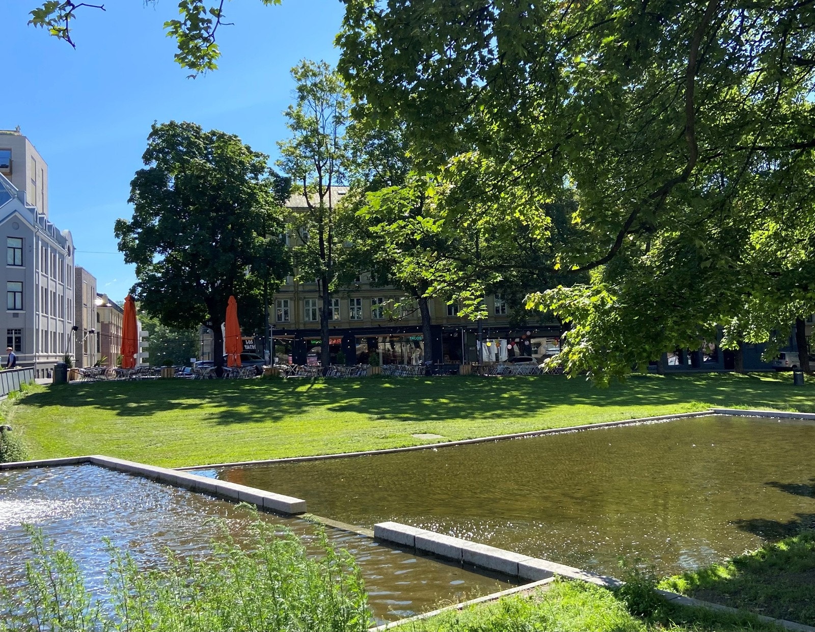 - Kort vei til Alexander Kiellands plass som har bredt utvalg av butikker og serveringssteder - Galleribilde