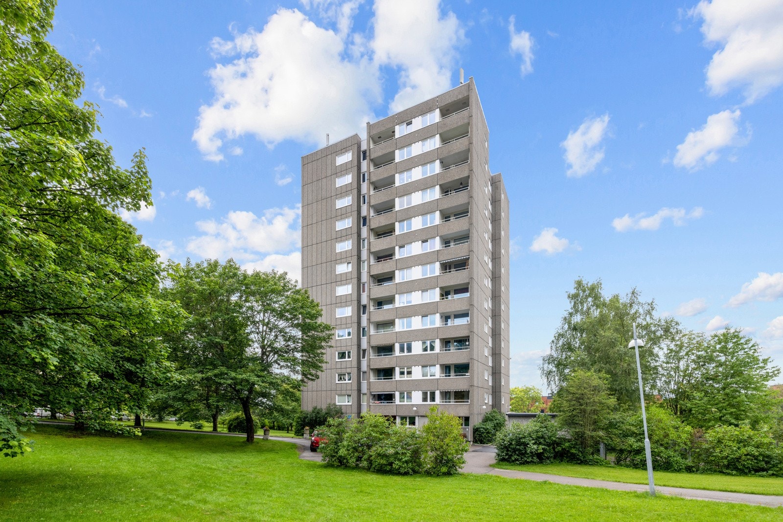 Leiligheten er en del av et rolig og veldrevet borettslag med godt naboskap Galleribilde