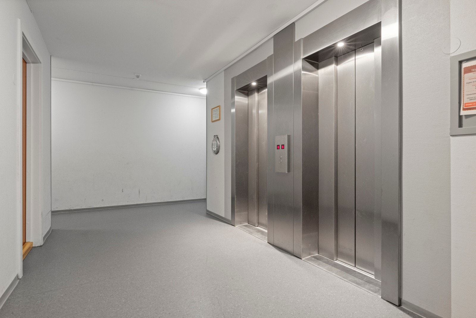 Leiligheten ligger i tiende etasje, og har adkomst via felles oppgang med heisadkomst til alle plan Galleribilde